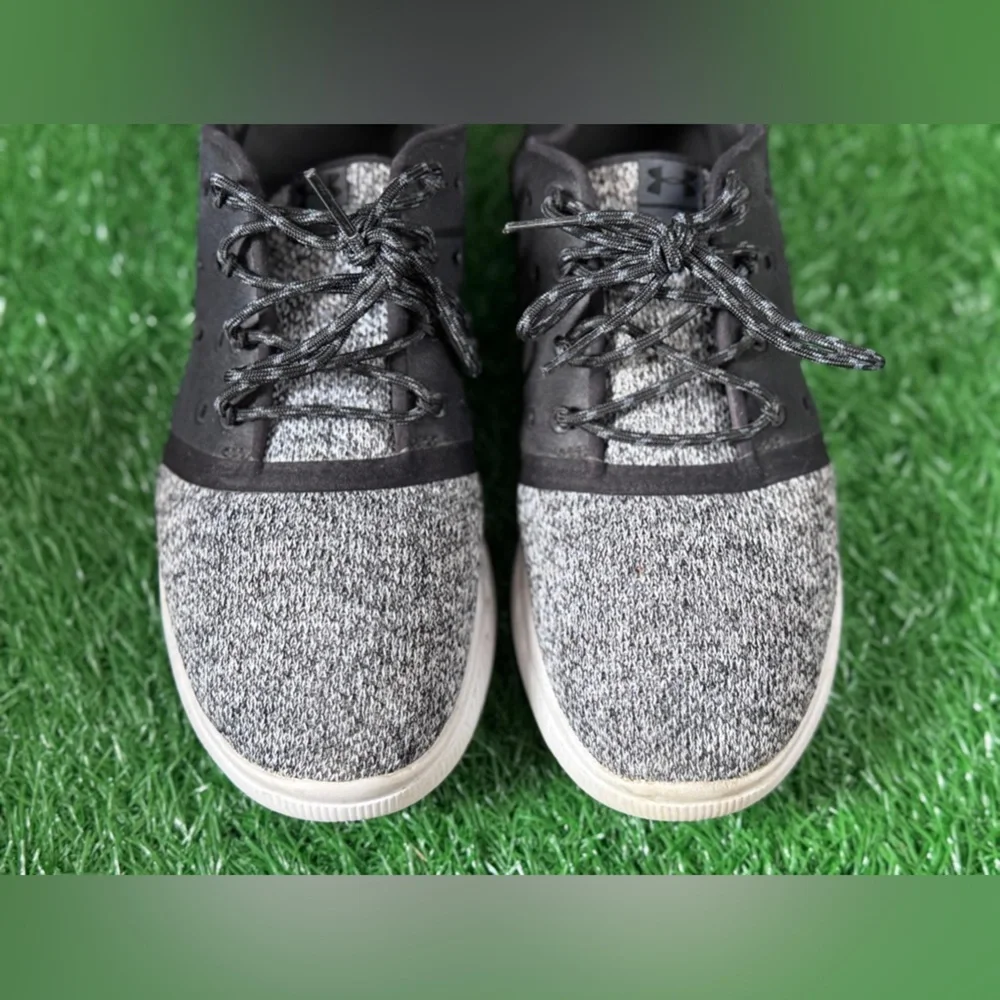Under Armour‎ Women’s Black and Gray Sneakers with Breathable Knit Size 9